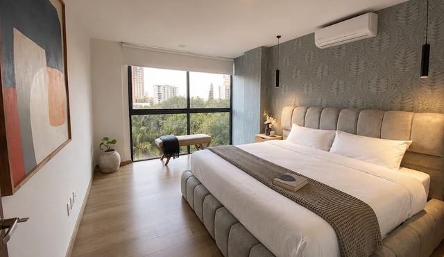 Stylish Sky Suite/Daily Clean