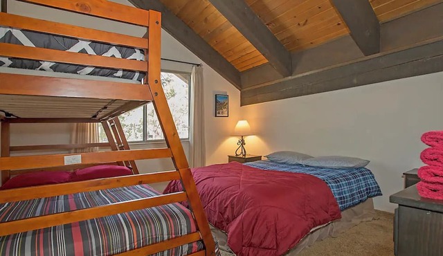 Cozy 3-bedroom chalet in lovely South Lake Tahoe with WiFi in South Lake Tahoe