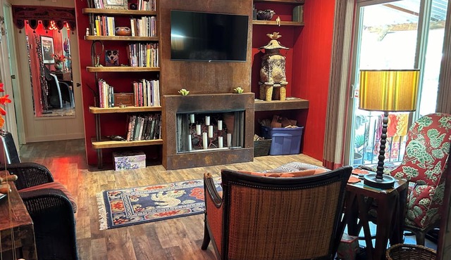 Artistic home and gardens Just a stones throw to Roosevelt Lake. in Tonto Basin