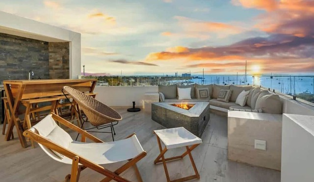 Vista Coral PH Sunset Rooftop Marina & Ocean Views