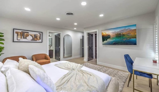 7BR Grand Speakeasy - 3mi Strip, Pool+Spa, Games in Las Vegas