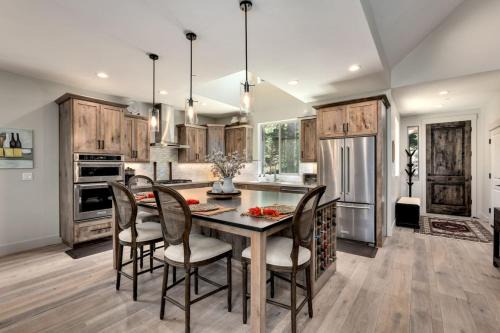 Grandview Manor - Luxury - Hot tub - Stylish