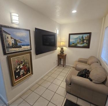 Cozy 2 Bed 2 Bath close to Downtown San Diego!