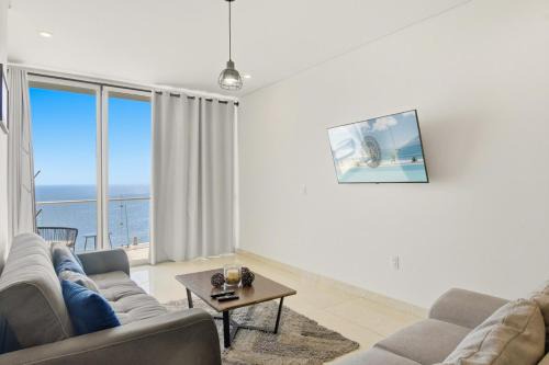 Camino al Mar Floor 24 King bed Beach Front