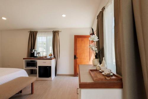 Casa Olmo with King Beds, AC, TVs and Jacuzzi in Valle
