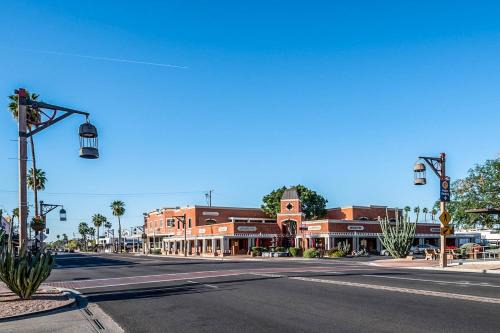 Historic Oldtown Plaza 201