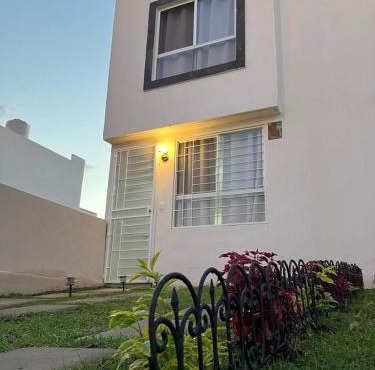 House 15 Min from GDL Airport Albereda Residencial
