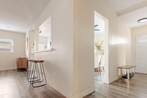 Spacious Disneyland 5 Bedroom 4 Bath House with Game Room
