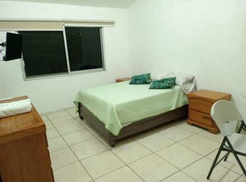 RECAMARA INDEPENDIENTE con CAMA MATRIMONIAL AIRE ACONDICIONADO Y BAÑO EXCLUSIVO