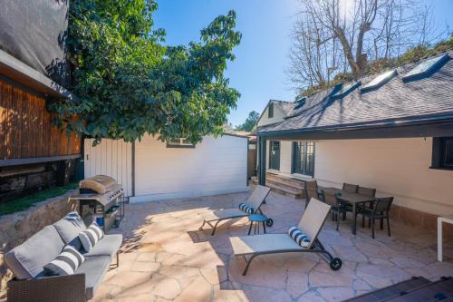Bel Air Very Private and Comfy Home with Jacuzzi