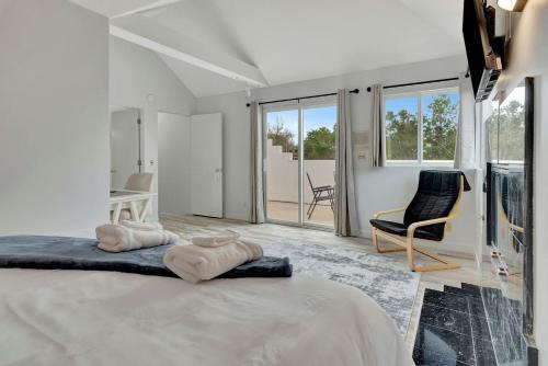 Modern Sunlit Coastal Retreat