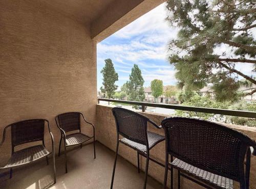 SPECIAL OFFER - Modern Apartment in La Jolla UTC - Close to Beaches, Shopping, Dining, UCSD