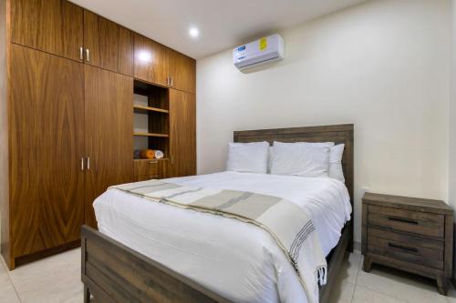 New 3 BD Condo with Pool and Gym