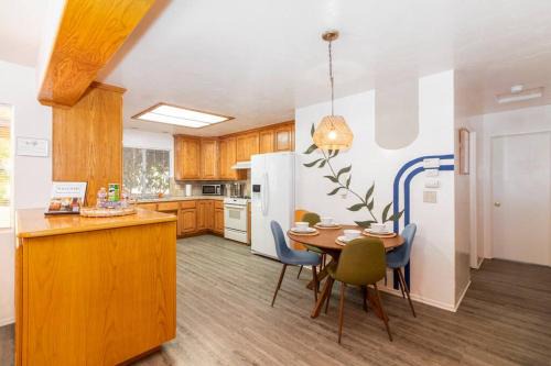 9min to Univ of Redlands Spacious Boho Home 5min to Downtown DISCOUNTS