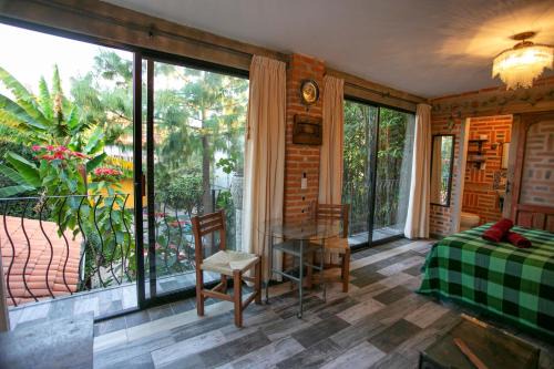 Barro Negro by Majikal B&B